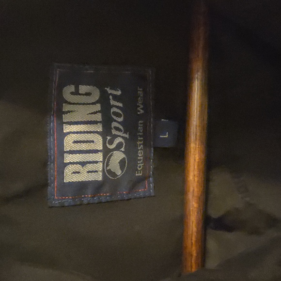 Elegant Black Quilted Vest for Women - Picture 2 of 4